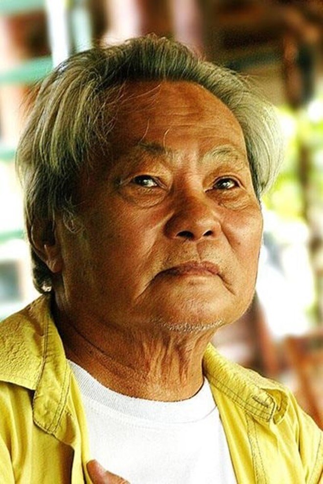 Ông là người cha giản dị, dân dã.
