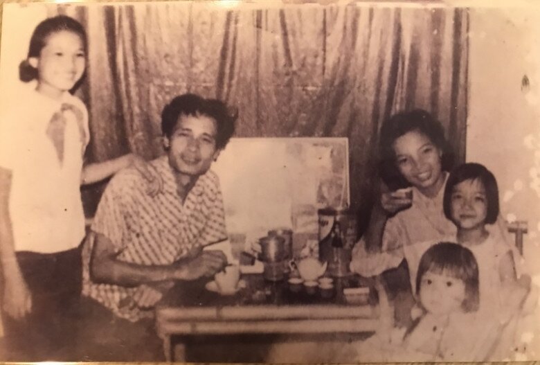 Nam nghệ sĩ hồi trung niên.