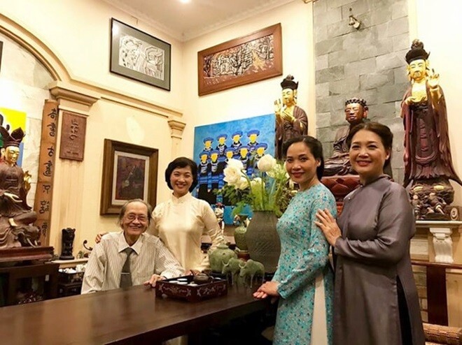 Ông có 3 cô con gái tài sắc, thành danh.
