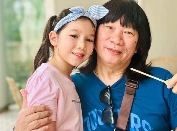 Ông cũng thường xuyên bày tỏ nỗi nhớ, tình cảm với các cháu ngoại.