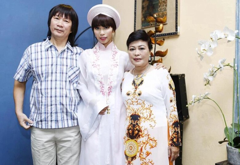 Bố ruột NSƯT của siêu mẫu Hà Anh: Vẫn là amp;#34;bố bỉmamp;#34; phong độ tuổi 70, không ngại chung khung hình với vợ cũ - 8