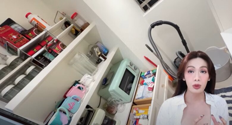 Trước khi decor, Luna tiến hành dọn dẹp. Cô tiết lộ mình có 3 mẹo là: Quy về một mối - các món có cùng công năng để cùng nơi, dễ dàng truy cập - dễ lấy ra lấy vào, thao tác và đẹp mắt.