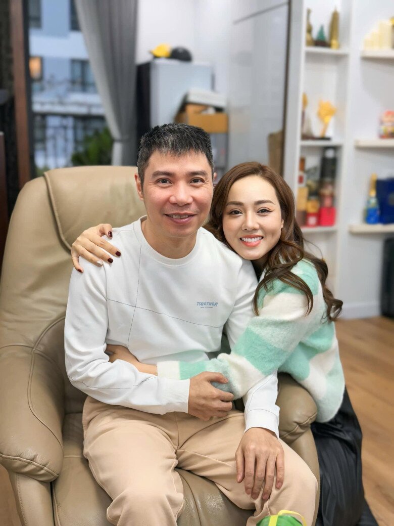 Căn nhà NSND Công Lý đang sống: Nhỏ nhưng xinh xắn, ấm áp nhờ bàn tay cô vợ trẻ kém 15 tuổi - 6