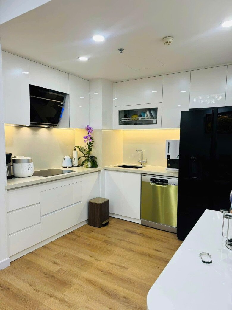 Căn nhà NSND Công Lý đang sống: Nhỏ nhưng xinh xắn, ấm áp nhờ bàn tay cô vợ trẻ kém 15 tuổi - 9