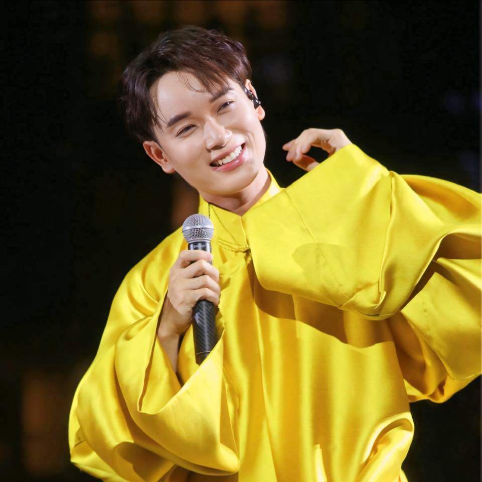 Trúc Nhân mang một màu sắc khác lạ trong showbiz.