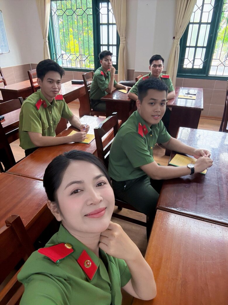 Ít ai biết, Duyên Quỳnh từng muốn bỏ nghề vì không đủ sống.