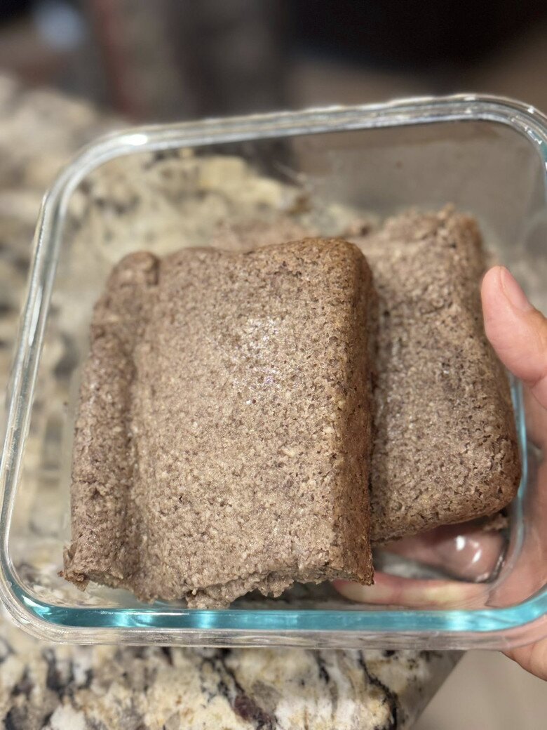 Pate chay được cô làm từ nấm, hạt, đậu đen, hành tây cho thấy nữ ca sĩ rất khéo léo và chịu khó học hỏi để làm các món chay phong phú, thơm ngon.