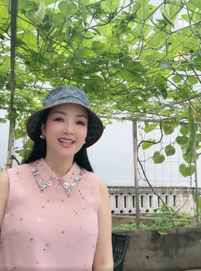 Vừa qua, mỹ nhân 7x cũng khoe giàn bầu sum suê của mình: “Ngày hôm nay nếu mà My không khoe vườn bầu thì thật sự là có lỗi lớn với các bạn lắm!”