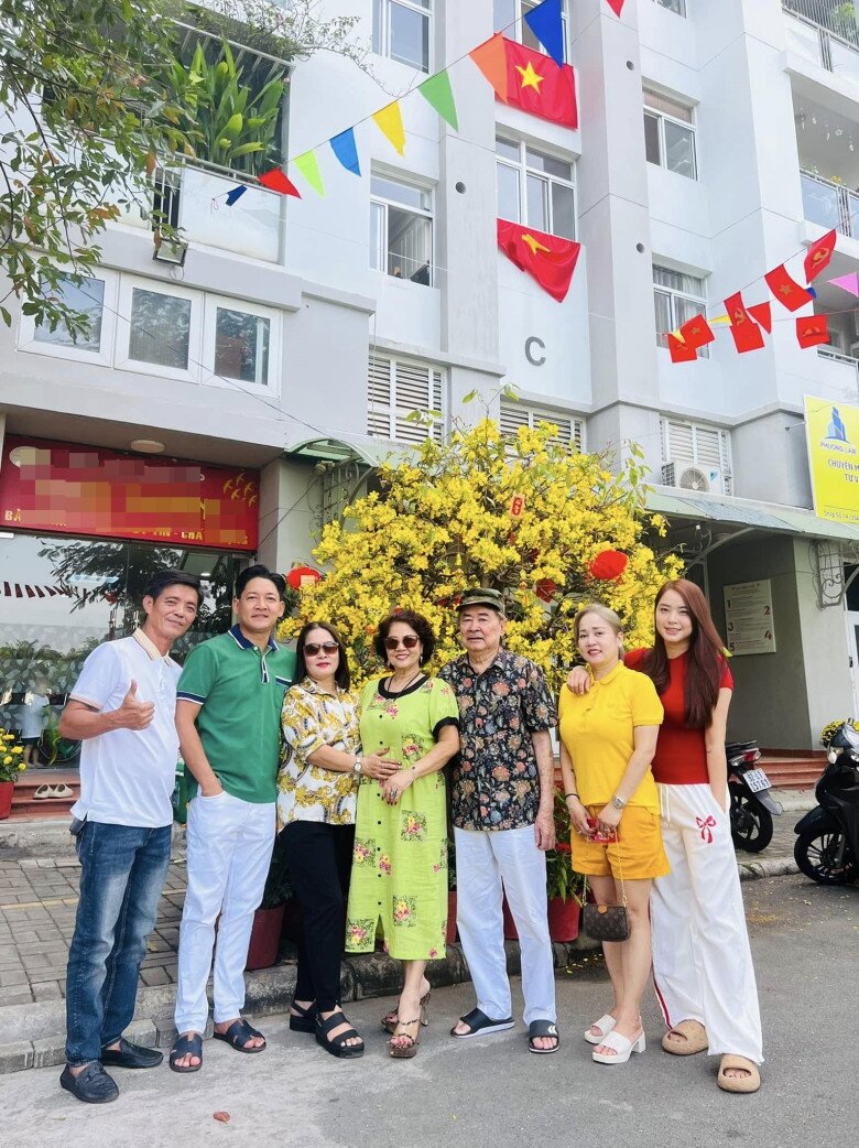 Hóa ra bố ruột Thành Đạt là Ba Cẩn amp;#34;Biệt động Sài Gònamp;#34;: Ngoài đời rất giàu, từng tặng con dâu Hải Băng nhiều vàng - 11