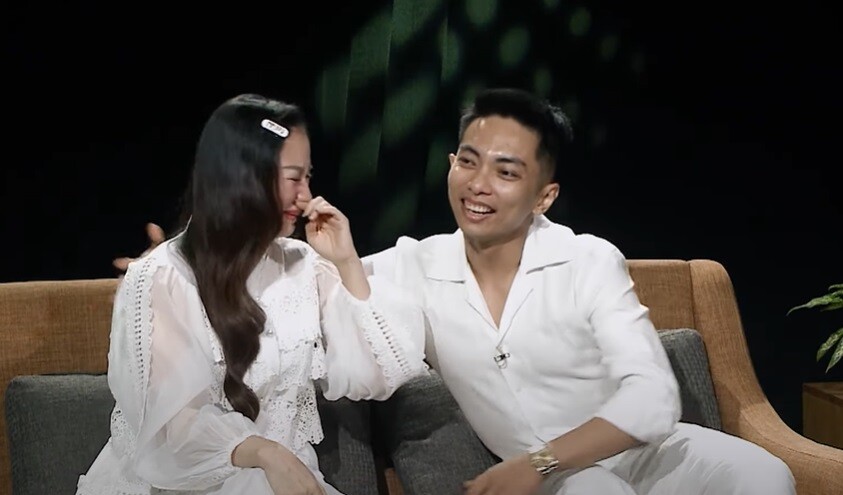 Khánh Thi xúc động khi nhắc tới con.