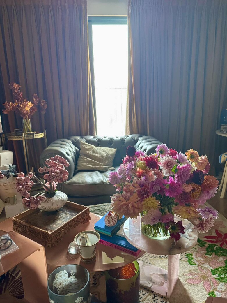 Anh từng thổ lộ: Sáng thức dậy là cắm hoa, bất kỳ ở nước nào mà ở nhà không khách sạn đều muốn không gian mình ở ngập tràn hoa tươi. Biện pháp thiền của mình là tập trung vào một việc mình thật thích và thực sự nghĩ về nó.