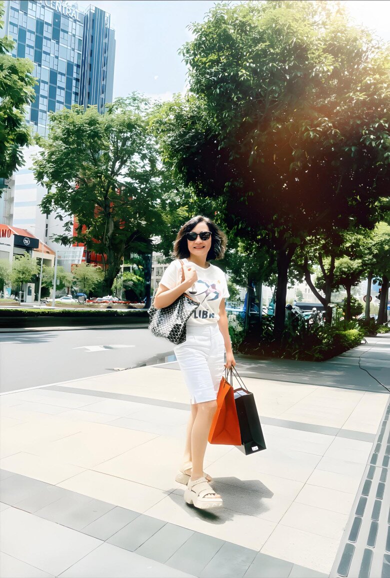 Hồng Đào thừa nhận thú mê giày, từ lúc còn ở Việt Nam.