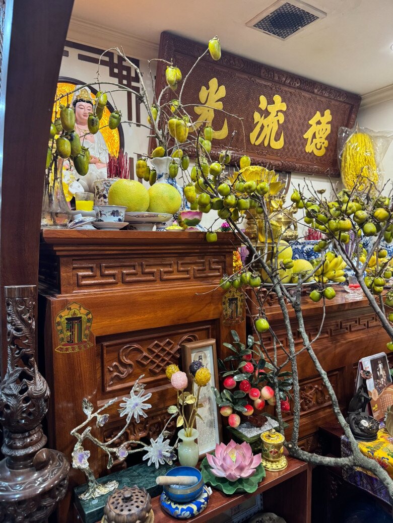 Bên dưới bình luận, nhiều người khen ngợi: Hồng đẹp và bền anh ạ, Trông ấm áp quá, Nhìn không gian ấm cúng và vượng khí lắm... 