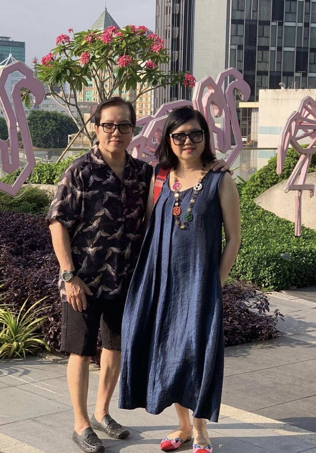 Danh ca Elvis Phương và bà Phan Lệ Hoa đã bên nhau 45 năm.