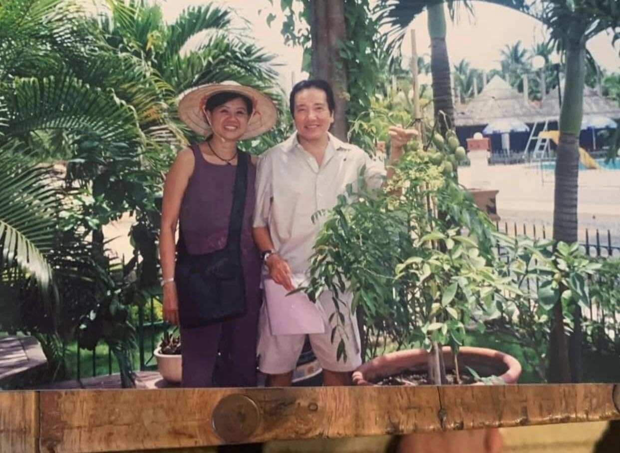 Ông khẳng định càng ở bên bà lâu tình cảm càng sâu đậm chứ không chán.
