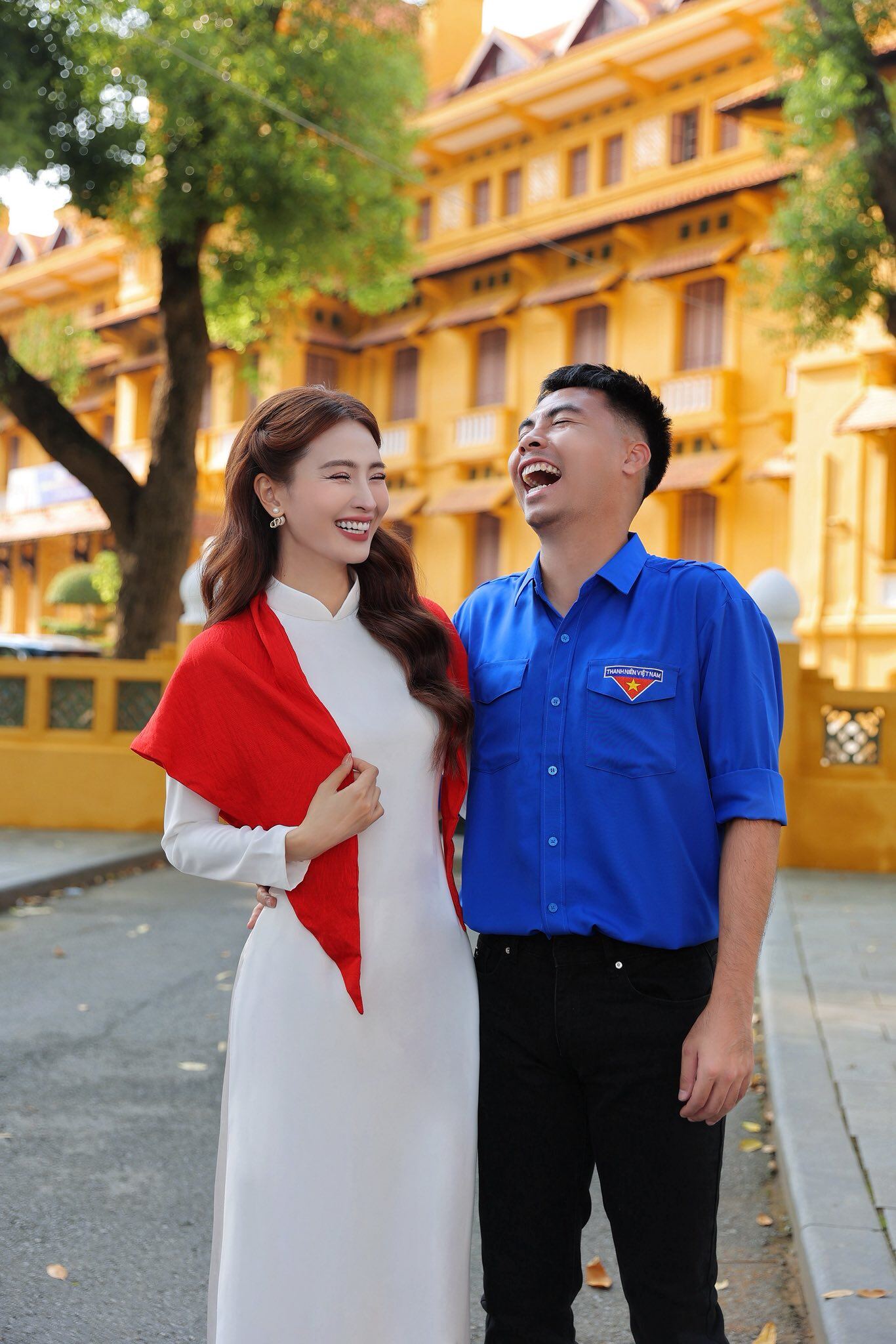 Nữ mc vtv xinh như hoa hậu xuống phố bạn trai cầu thủ liên tục công khai đánh dấu chủ quyền và giục cưới - 8