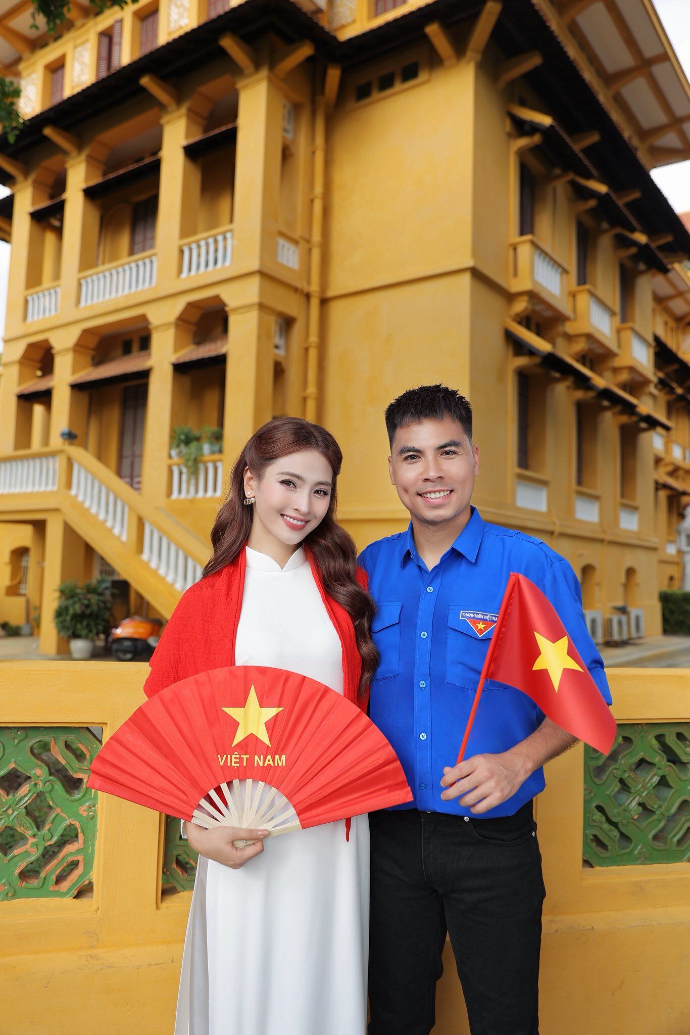 Nữ mc vtv xinh như hoa hậu xuống phố bạn trai cầu thủ liên tục công khai đánh dấu chủ quyền và giục cưới - 9