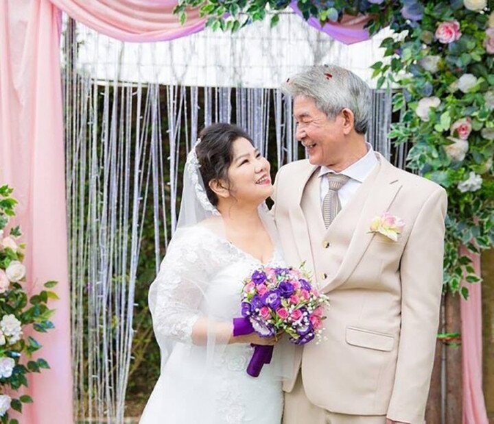 Ông bà làm đám cưới khi đã chung sống hơn 40 năm.