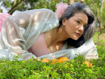 Nữ hoàng cảnh nóng Việt Nam đẹp nảy nở ở tuổi U50 sau 3 đời chồng, chẳng ngại để lộ tóc bạc, tàn nhang