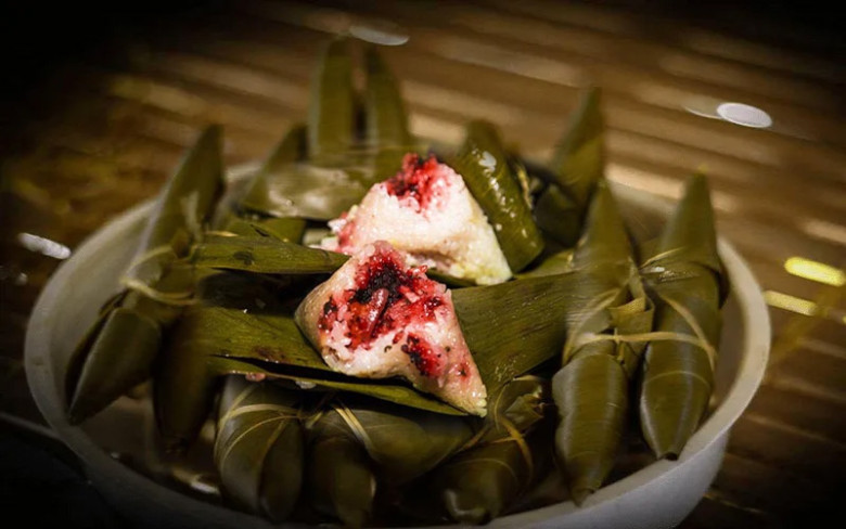 Bánh coóc mò có mùi và hương vị đặc trưng