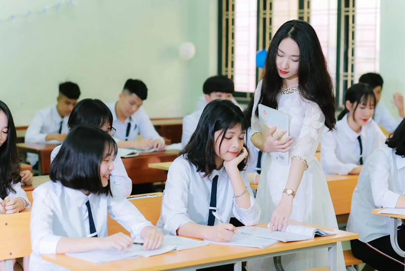 Theo bảng điểm chuẩn thi tốt nghiệp THPT của Trường Đại học Ngoại ngữ (Đại học Huế), Sư phạm tiếng Anh là ngành học lấy điểm tuyệt đối 30. Ngoài ra, ngành học này còn sử dụng tiêu chí phụ là điểm môn tiếng Anh tối thiểu 9,5 và môn Ngữ văn tối thiểu 8,5 điểm.