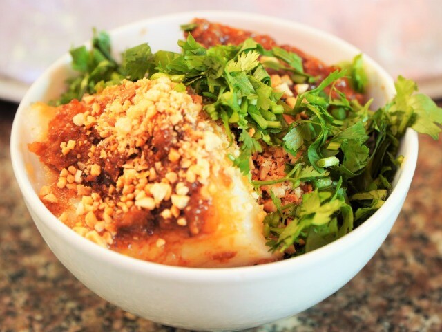 Loại bánh "tầng tầng lớp lớp" đặc sản Lạng Sơn, xưa ghét nhau lắm mới mời ăn món này