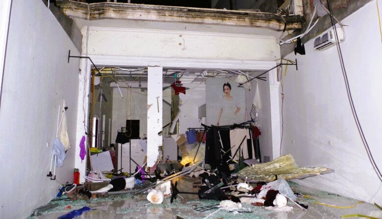 Nhà của người dân trên địa bàn phường Lý Thường Kiệt và Kim Bảng, tỉnh Ninh Bình bị thiệt hại do giông lốc