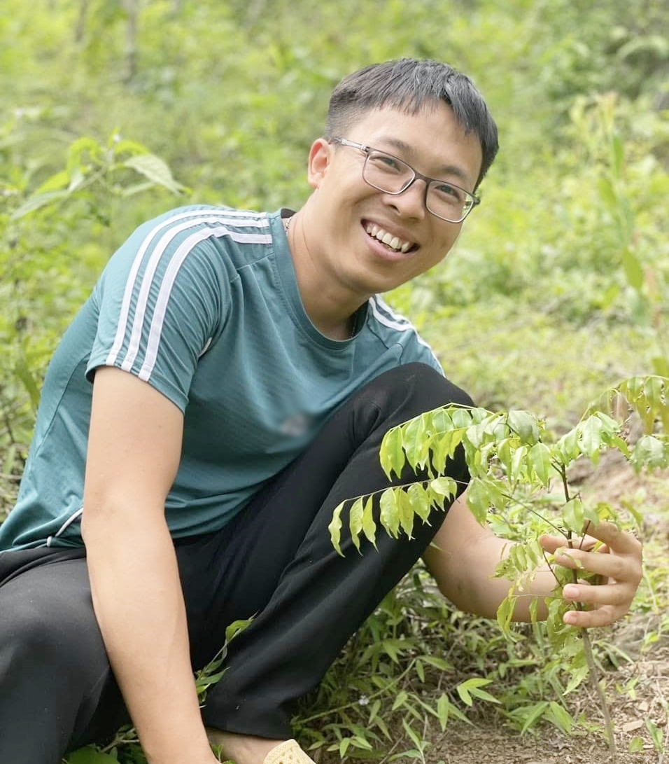 Chàng trai nhiệt huyết và quyết tâm ươm mầm xanh cho đất trống