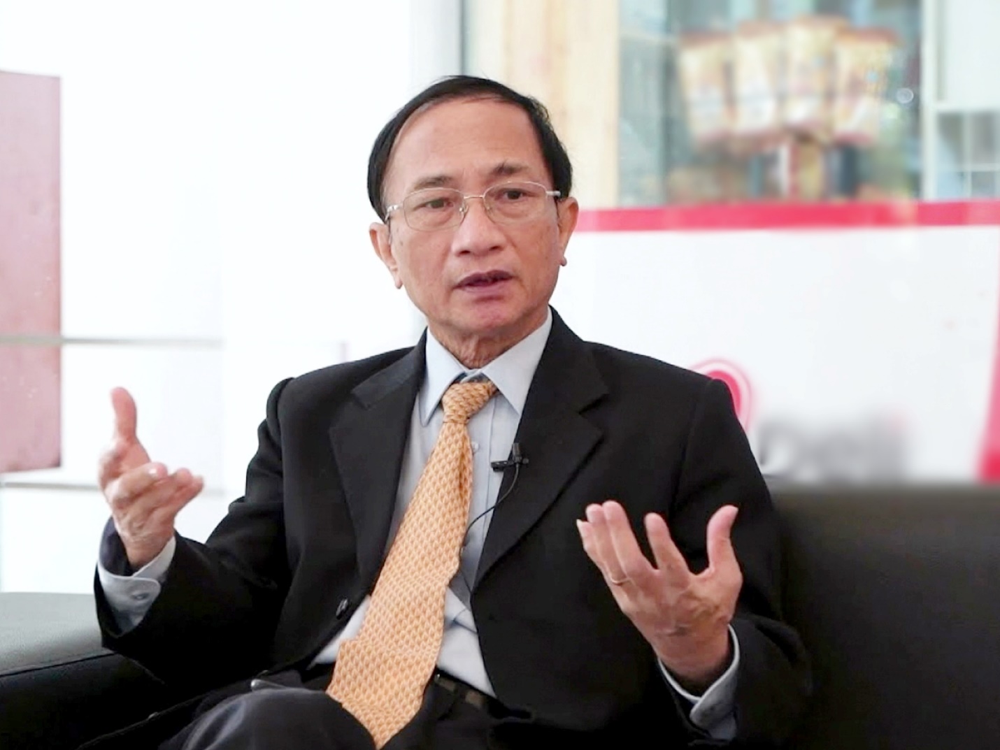 TS. Hoàng Ngọc Vinh đã có những chia sẻ về việc đặt nguyện vọng và chọn ngành, chọn trường phù hợp