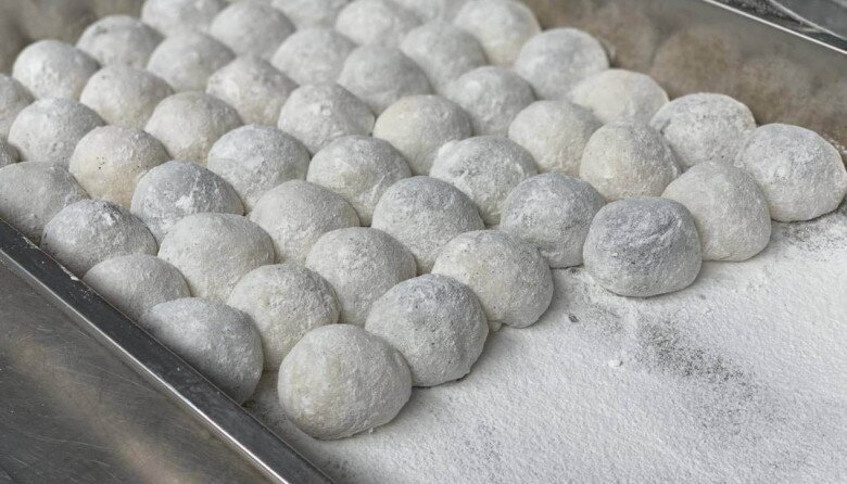 Bánh bạc đầu nhìn bề ngoài rất hấp dẫn 