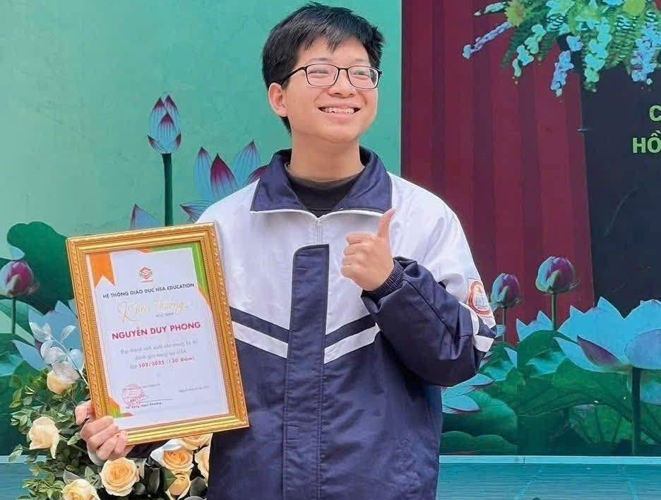 Nguyễn Duy Phong – thủ khoa khối A00 với 3 điểm 10 tuyệt đối