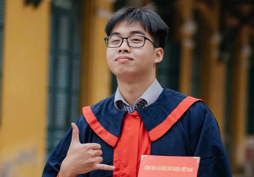 Nguyễn Việt Hưng xuất sắc trở thành thủ khoa “kép” năm nay