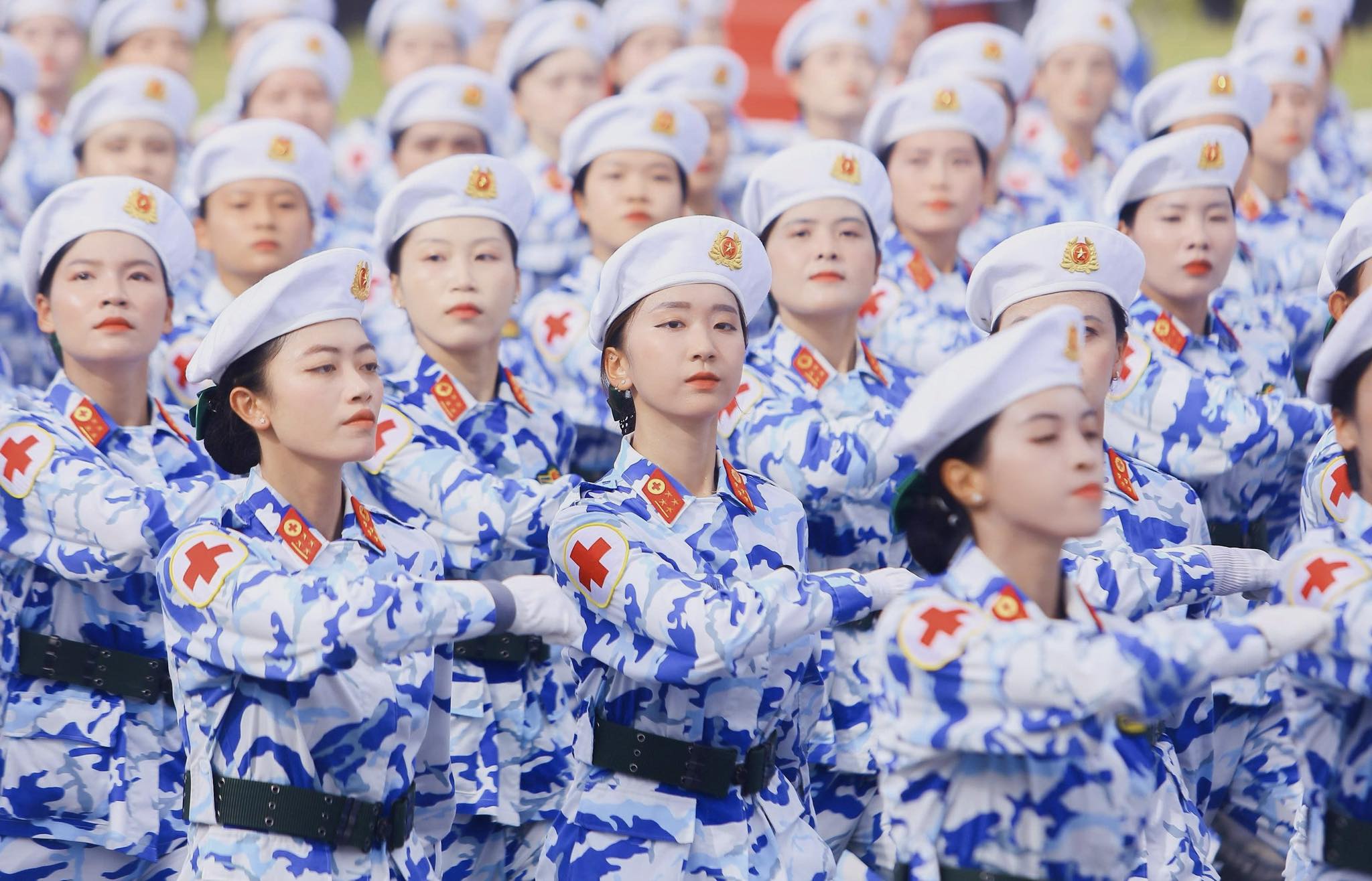 Thu Quỳnh hiện đang tham gia đội hình khối Nữ sĩ quan Quân y do Quân khu 1 đảm nhiệm