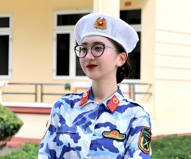 Nữ chiến sĩ trẻ Nguyễn Thu Quỳnh vinh dự được đứng trong đội hình diễu binh, diễu hành Quốc khánh 2/9