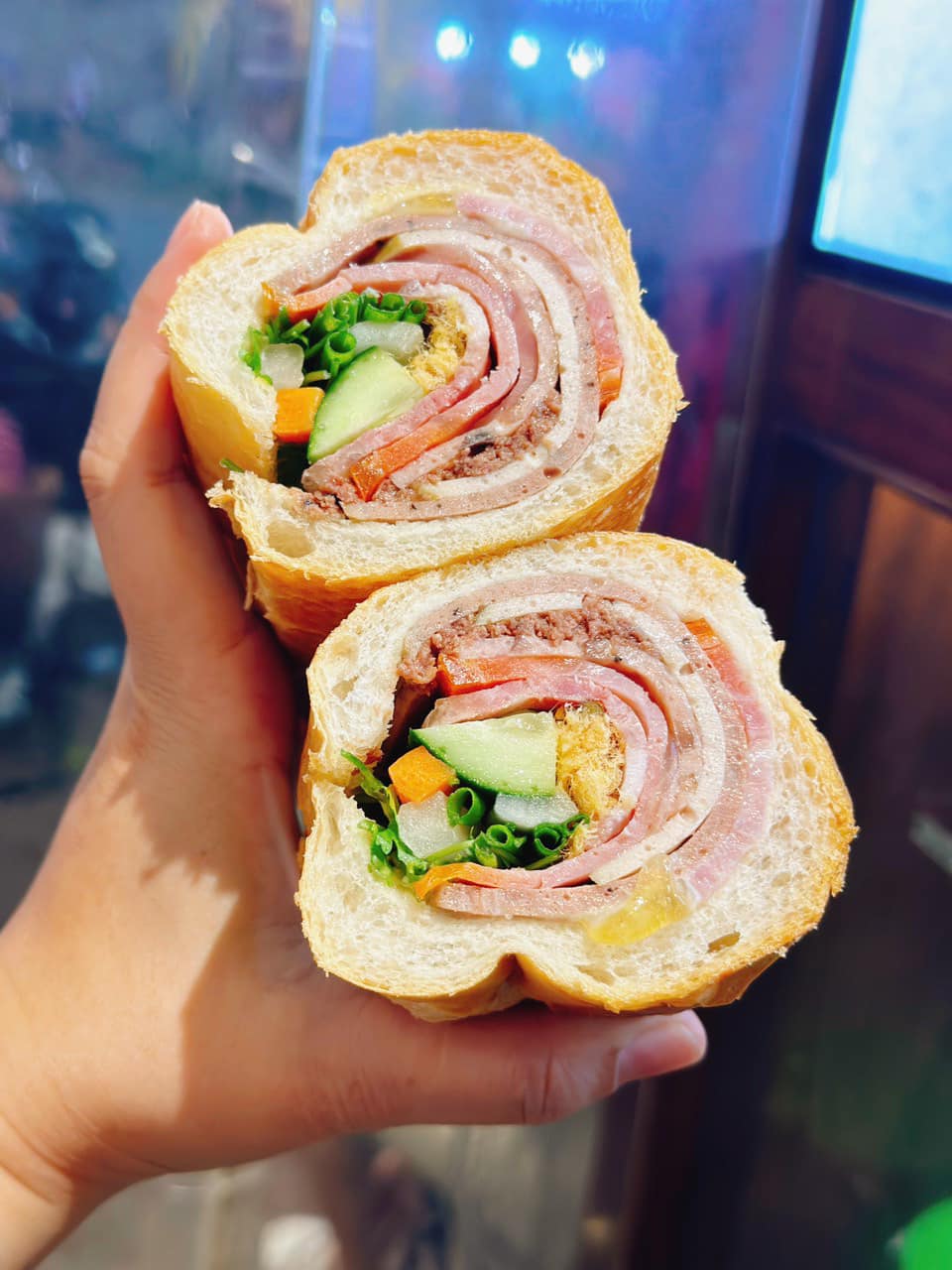 Bánh mì thịt nguội là món ngon cho bữa sáng