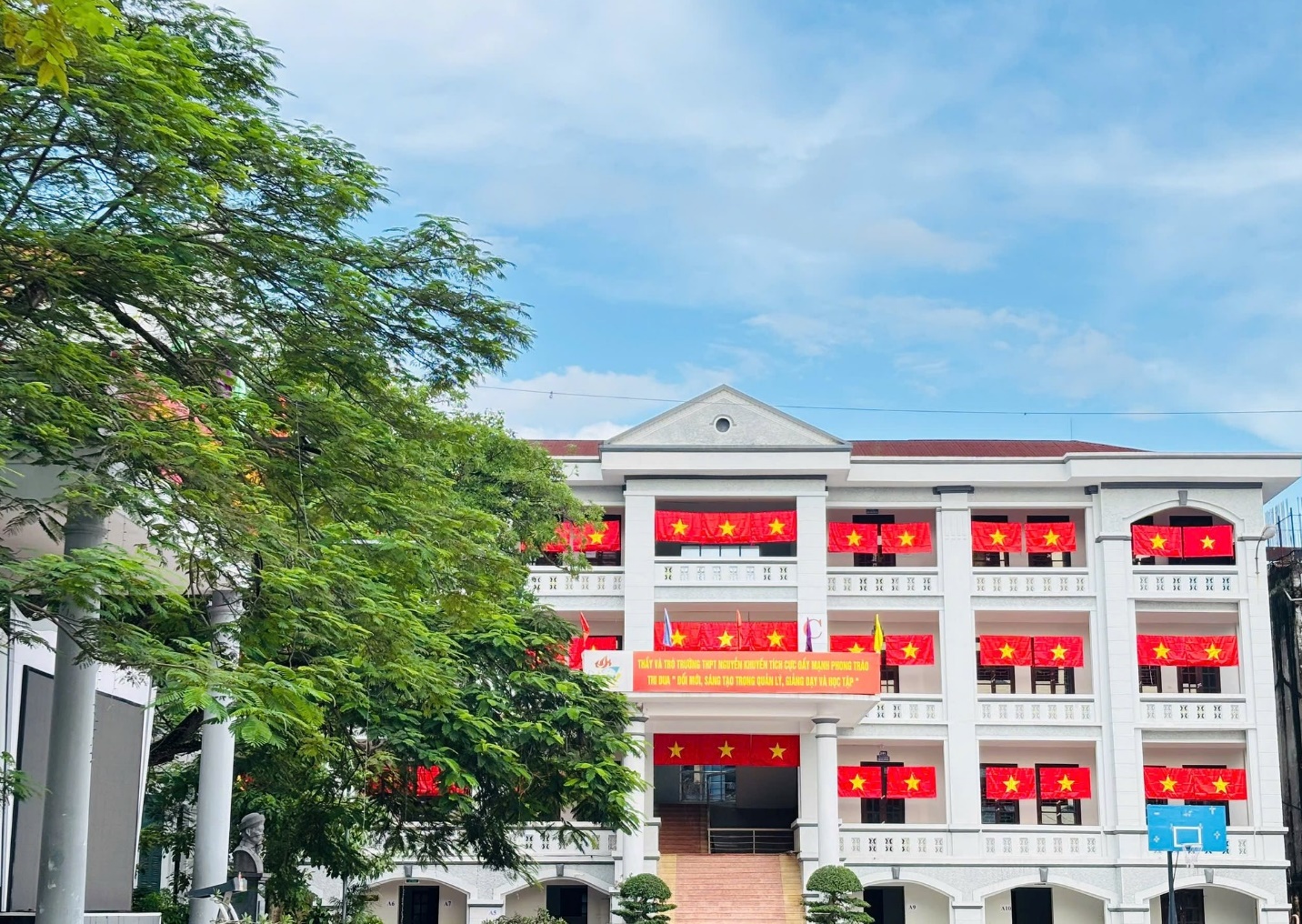 Ngôi trường có kiến trúc châu Âu ấn tượng