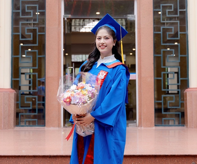 Nữ bác sĩ Trịnh Thị Ngọc rạng rỡ ngày tốt nghiệp Trường Đại học Y Hà Nội