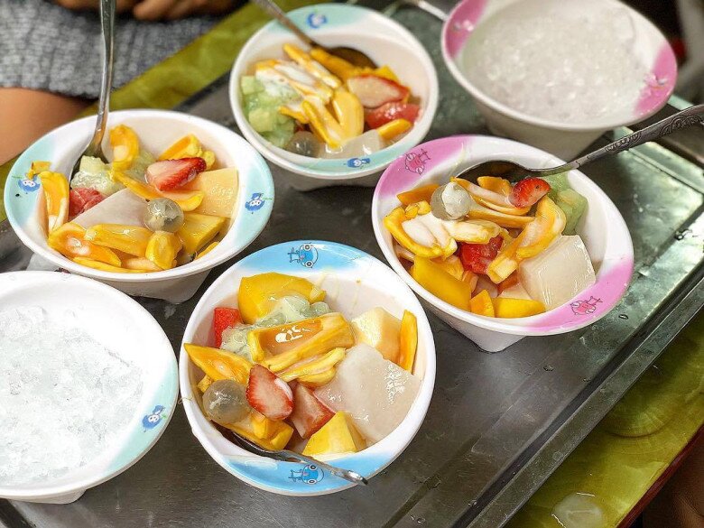 Thiên đường ăn vặt phải kể tới khu Bách Kinh Xây