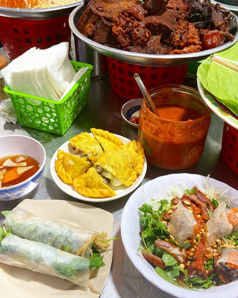 Ngõ chợ Đồng Xuân đa dạng món ngon 