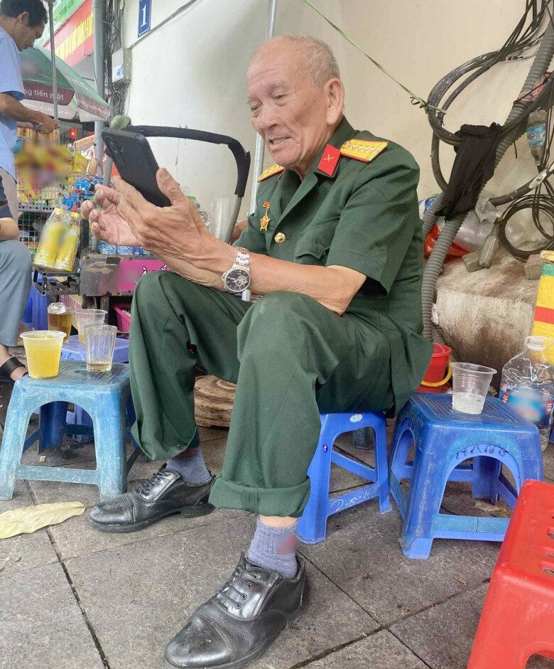 Người cựu chiến binh đã sẵn sàng cho ngày hội lớn của dân tộc