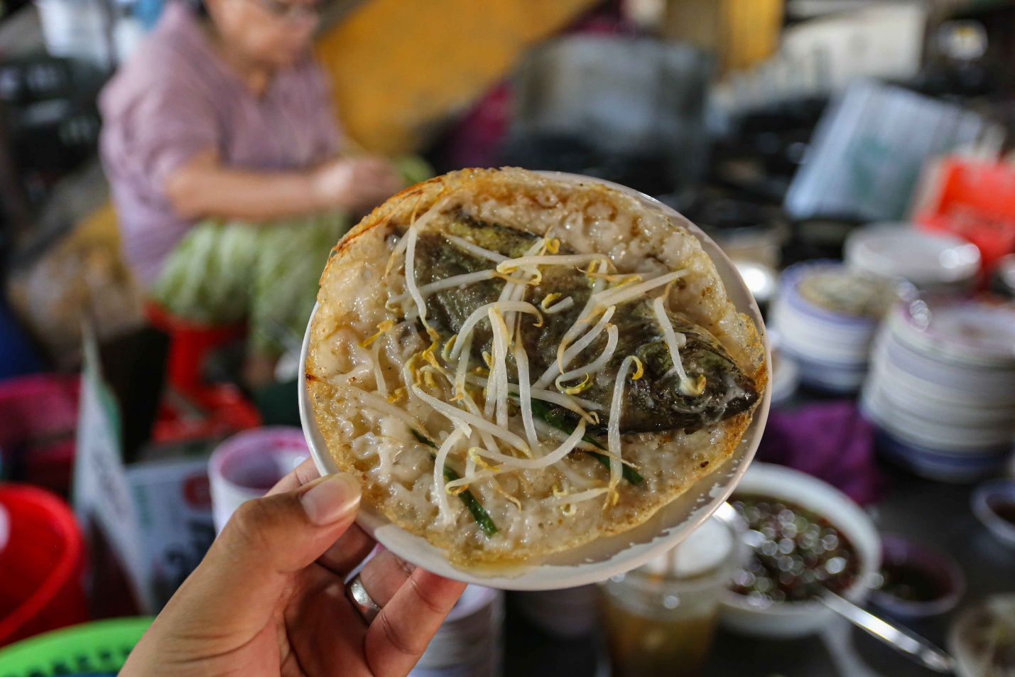 Nếm ngay bánh xèo cá kinh khi tới Huế