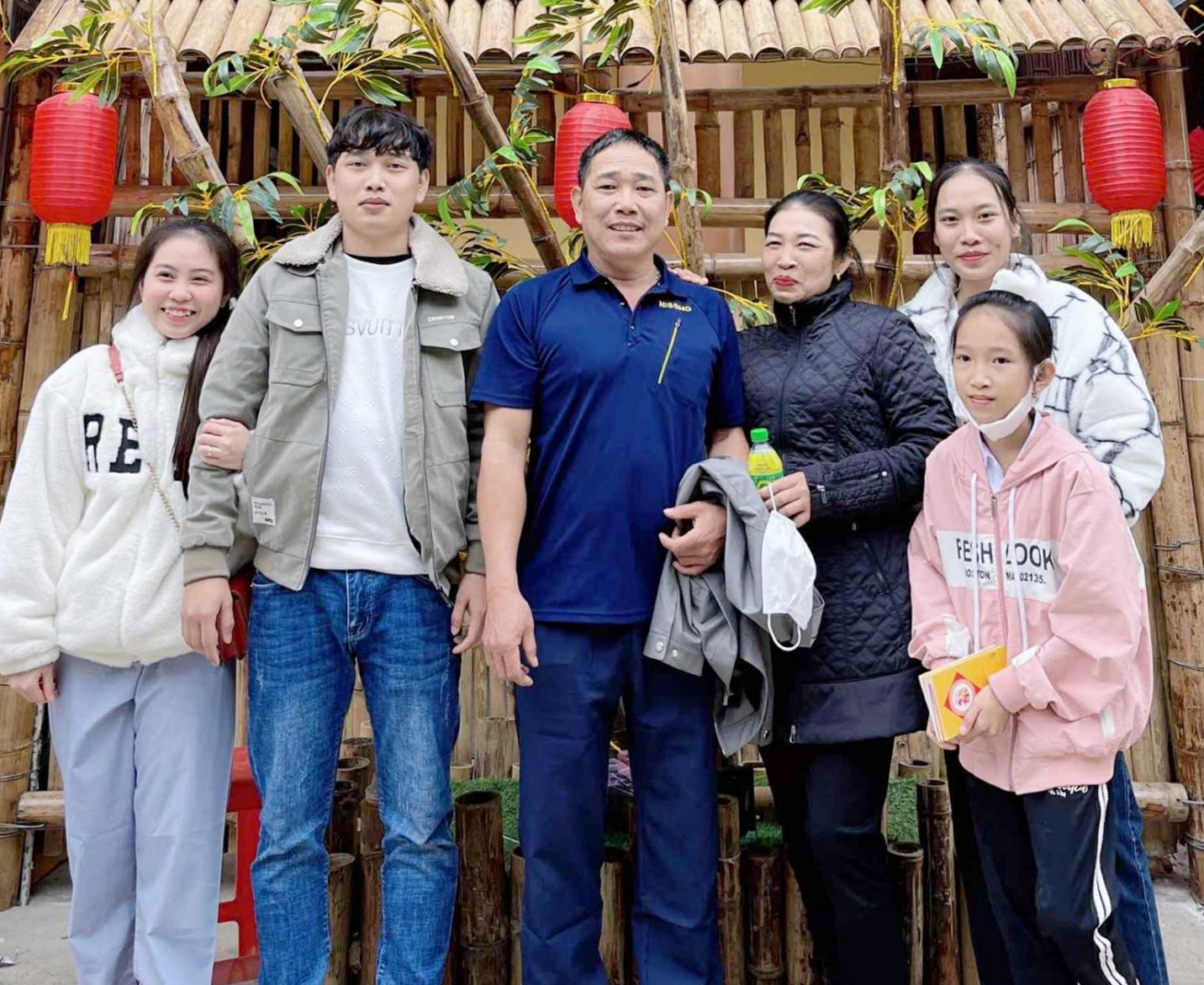 Cẩm Tiên đã được sống trong mái ấm hạnh phúc, nơi có đủ đẩy tình yêu thương của bố mẹ