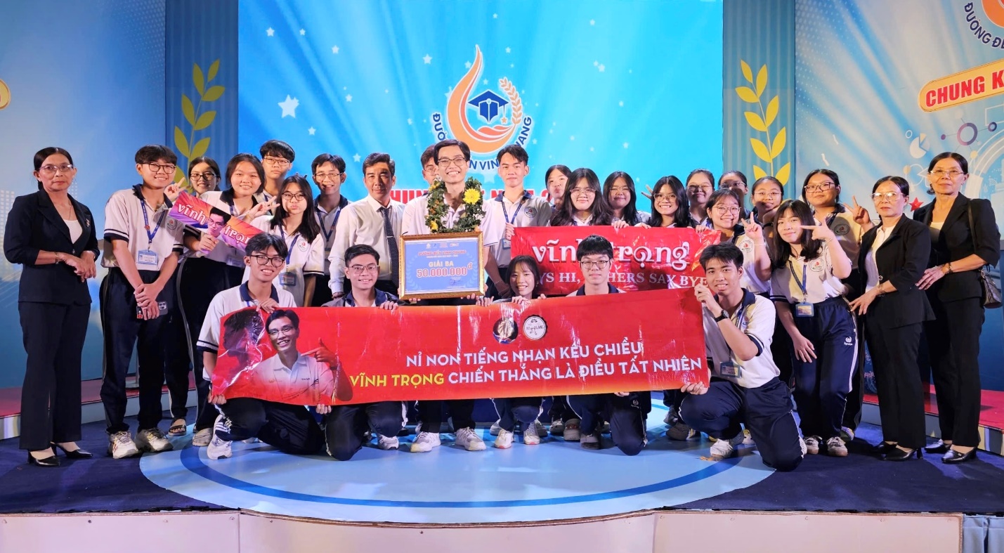 Gia đình, thầy cô, bạn bè đã tiếp thêm sức mạnh cho Vĩnh Trọng