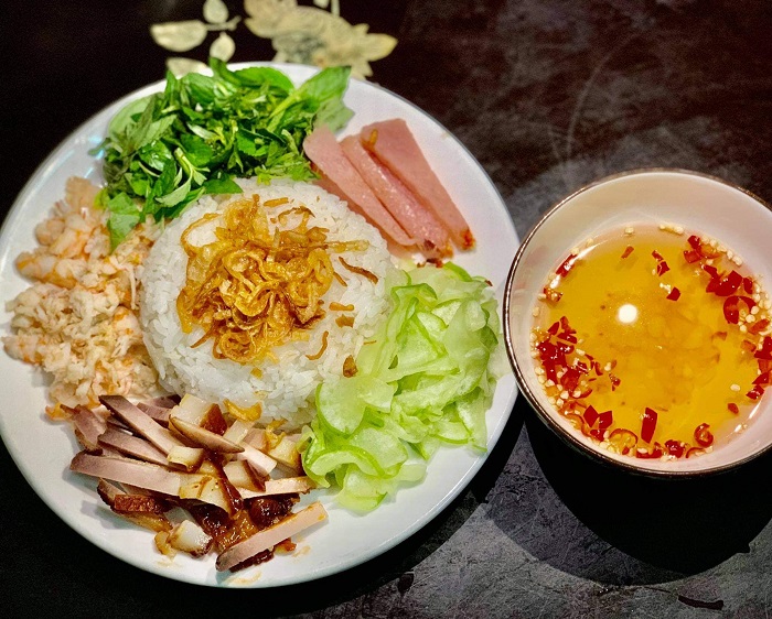 Món cơm âm phủ đặc sản xứ Huế