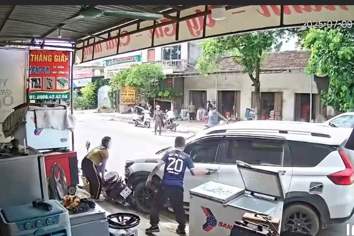Hình ảnh tài xế đột quỵ khi đang điều khiển xe ô tô