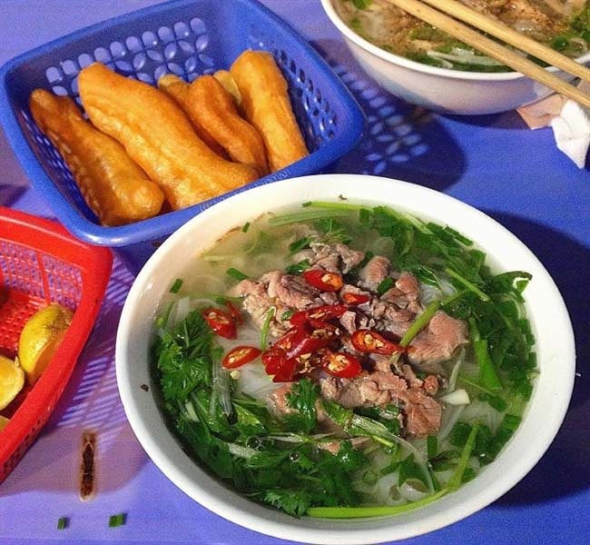 Đừng quên nếm thử phở đêm khi tới Hà Nội