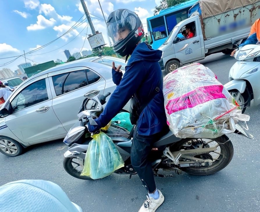 Anh chàng không tìm việc mà quyết định đi tìm… rác