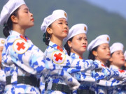 Tin tức - Khối nữ "mạnh mẽ nhưng vẫn duyên dáng" trong hợp luyện diễu binh, diễu hành
