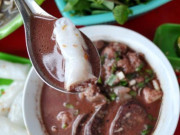 Lifestyle - Về Nghệ An thưởng thức bánh mướt, người sành ăn phải chọn topping bò hầm hoặc xáo lòng mới chuẩn vị