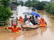 Tin tức - Các kỹ năng an toàn ứng phó với bão và lũ lụt người dân cần biết
